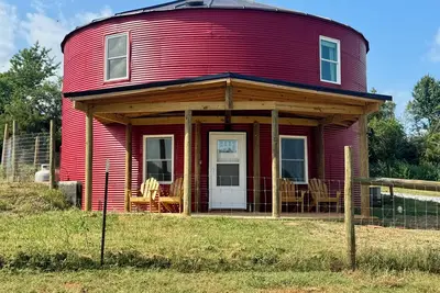 Image de Lg Grain Bin turned into a modern home  located minutes to Lynchburg and Liberty