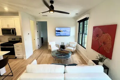 Image de Clean, Stylish 1 Bedroom Apartment - Minutes from Downtown Alpharetta/Avalon