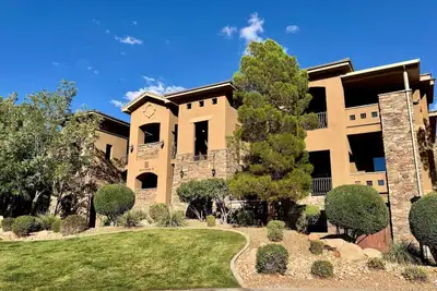 Image de Coral Springs Resort I Pool & Hot Tub I Easy Highway Access I Top Floor