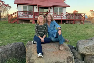 Image de Charming 2-bedroom farmhouse in Hertel with Ac and near lakes and trails