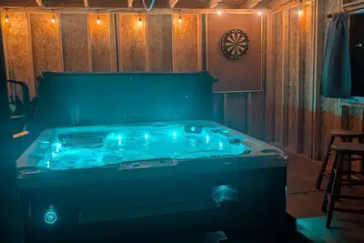 Image de Cozy Summerside Retreat | Hot Tub + Fireplaces