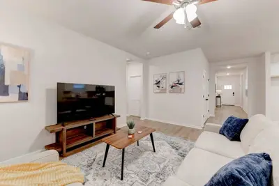 Image de Spacious Oasis in West Temple