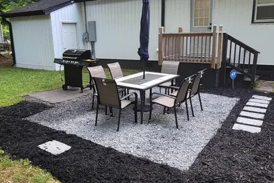 Image de Cozy Modern Farmhouse at Milhaven