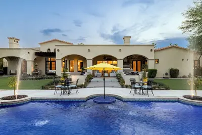 Image de Swss Casa Consola: Retreat 9 Beds | Pool Hot Tub Putting Green Office Game Room Ping Pong