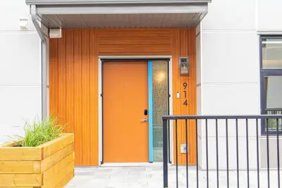 Image de Modern2Bedroom 2BathTownhouse with Garage in Belmont  Urban Living at Its Finest