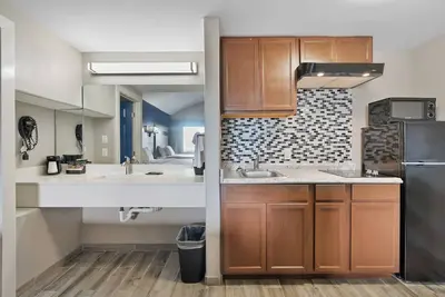 Image de Water view Beach House • Kitchen • Walk to Beach