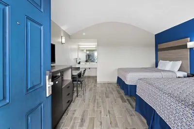 Image de Beach View • Steps from Marina, festival & Beach