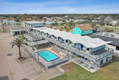 Image de Water view, kitchen, stroll to beach, marina+