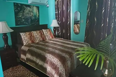 Image de Beautiful Beachfront Townhouse in Point Village