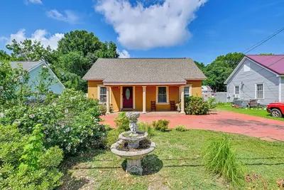 Image de Close to Airport: Home in the Heart of Charlotte!