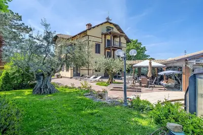 Villa de luxe avec grande piscine à Tolentino