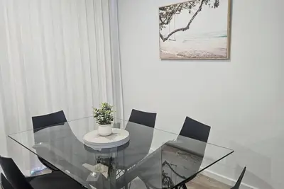 Image de Modern Townhouse in Mansfield Park – Spacious, Stylish & Convenient