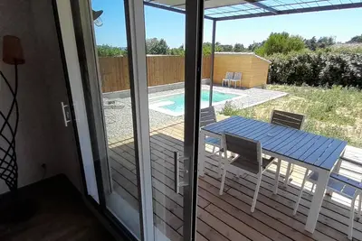 Image de Villa la Câlebelle avec Piscine et terrasse en bois à proximité de l'Ardèche.