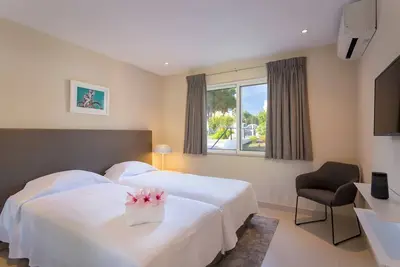 Image de 3 Bedrooms - Cozy and Elegant Apartment in Quinta do Lago Mastic Sl21