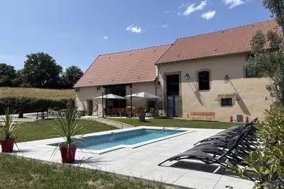 Image de Gîte spacieux en Auvergne avec piscine privée pour 8 personnes