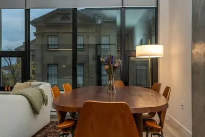 Image de *New Executive Mid-Century Modern 2b/2b