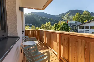 Image de Designer apartment with balcony & kitchen - 2 - Tevini Boutique Suites by we