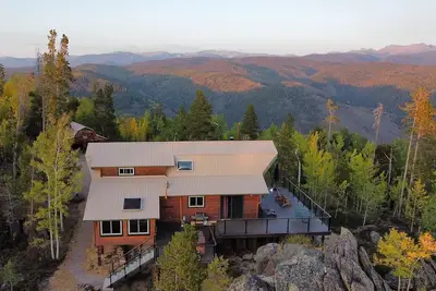 Image de Big Views 4 Bed Home, Pet Friendly + Hot Tub!