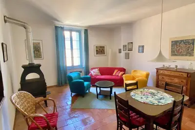 Image de « Ancien café », côté rue, maison de vacances