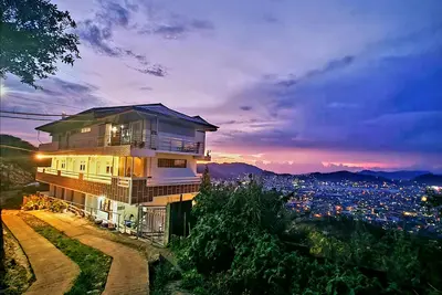 Image de Experience the stunning Mountain view of the La Trinidad Valley landscape.