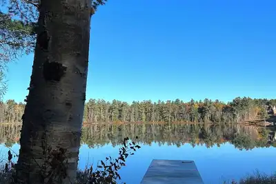 Image de Cozy, bright cottage on quiet, motor-free lake.
