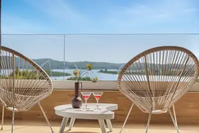Image de Sea-View 2br Design Apartment with Balcony & Terrace – 5-Min Walk to Beach