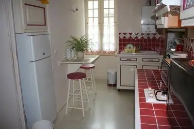 Image de appart 1er étage d'un petit immeuble de la vieille ville de Granville (manche)