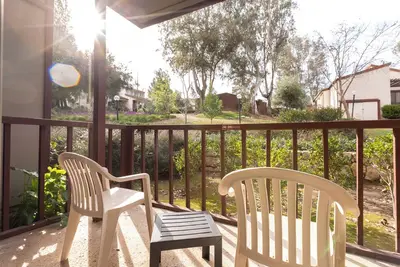 Image de Ramona Retreat | 1 King Bed | Pool & Balcony | Free Parking