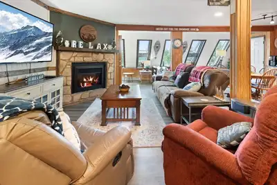 Image de Cozy & Stylish Condo No Stairs Ez Gated Parking Close to Village