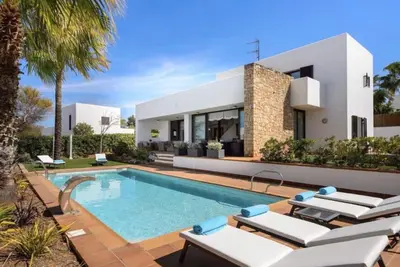Image de Villa 'Can Sol' avec Piscine Privée, Wi-Fi et Climatisation