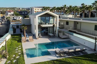 Image de “Erame Villa”. A beach villa you’ll totally crush on!