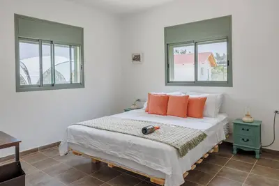 Image de The Organic Courtyard in Kefar Uriya a vacation suite with Ac, pool and jacuzi