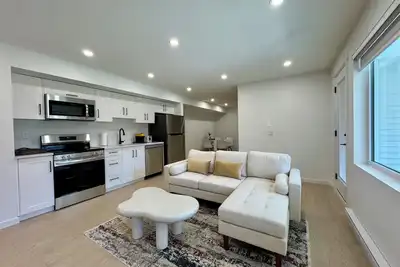 Image de L'espace Retreat. 2 Bedroom 1 Bathroom Opening Special