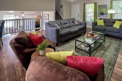 Image de King Bed/ 2 Living-rooms/ Patio/ Bbq Grill