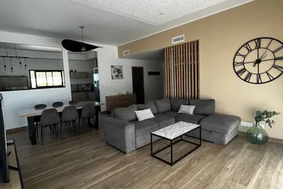 Image de Villa moderne climatisée avec piscine