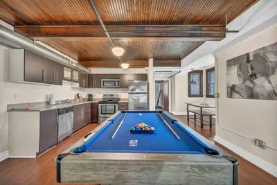 Image de Industrial Modern Penthouse | Pool Table | Near Dt