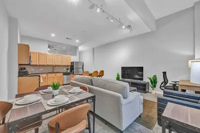 Image de Epic Playhouse Square location in the center of Dt