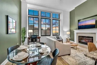 Image de Sophisticated Luxury Condo | Center of Downtown