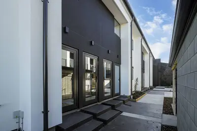 Image de Central Crossing - Christchurch Holiday Home