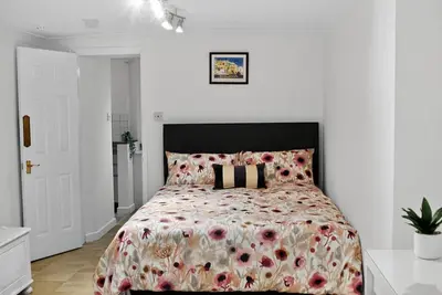 Image de Brighton Bliss | King Bed, Patio & Beach Walks