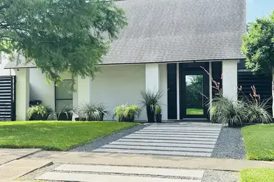 Image de Memorial area 4 bedroom family home with pool.