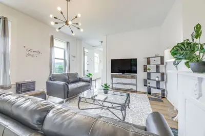 Image de Game Days, Grubs & More: Updated Cincinnati Home!