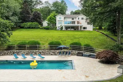 Image de Sleeps 17 - Lakeshore Crest Estate