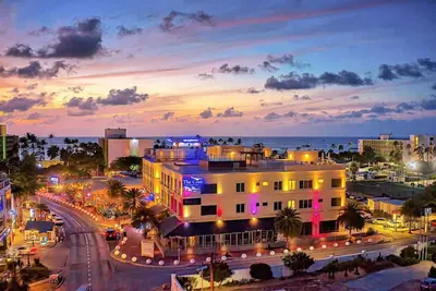 Image de Gorgeous Condo Palm Beach Strip