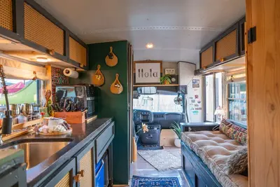 Image de Judy`s Mule-Schoolie with Outdoor Movie Theatre