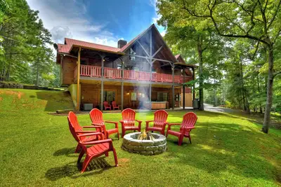 Image de Ellijay Cardinal Cabin Retreat in River Resort + Full Amenities & Nature Access