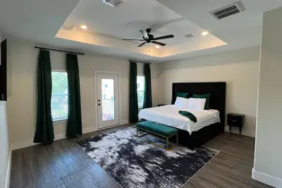 Image de Sleek City Escape Near Houston Medical Center