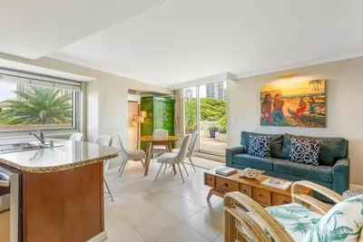 Image de Family-Friendly Room! Pool View, Full Kitchen! Near Waikiki Attraction!