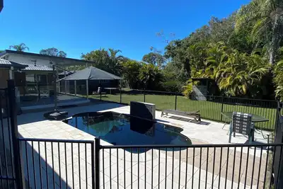 Image de Midnight Splash In Urangan - Pet friendly