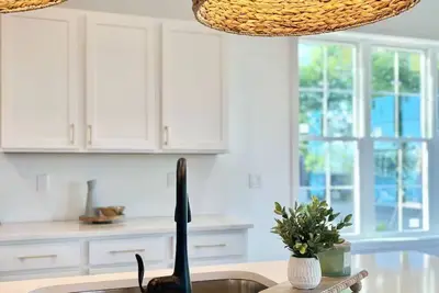 Image de Brand New Lakeside Retreat: Beautiful Delavan Lake Views & Private Lake Access